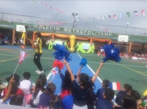 Lee más sobre el artículo Belleza y colorido en fiesta deportiva Intercursos Catarmetro 2022